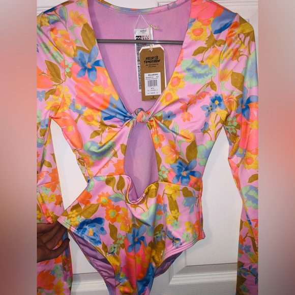 Billabong 1 piece bathing suit - Picture 4 of 9
